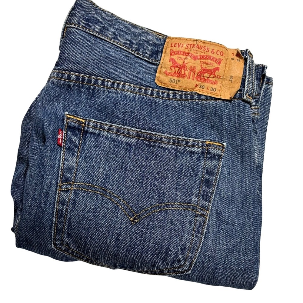 Levi Strauss 501 Mens 36x30 Button Fly Jeans Blue Denim Straight Leg - Picture 11 of 11